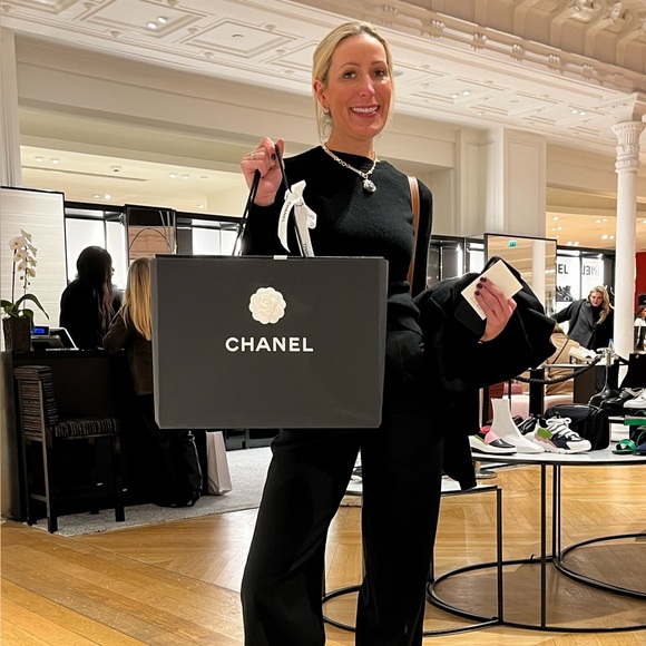 Meet your Posher, Claire - Picture 2 of 2